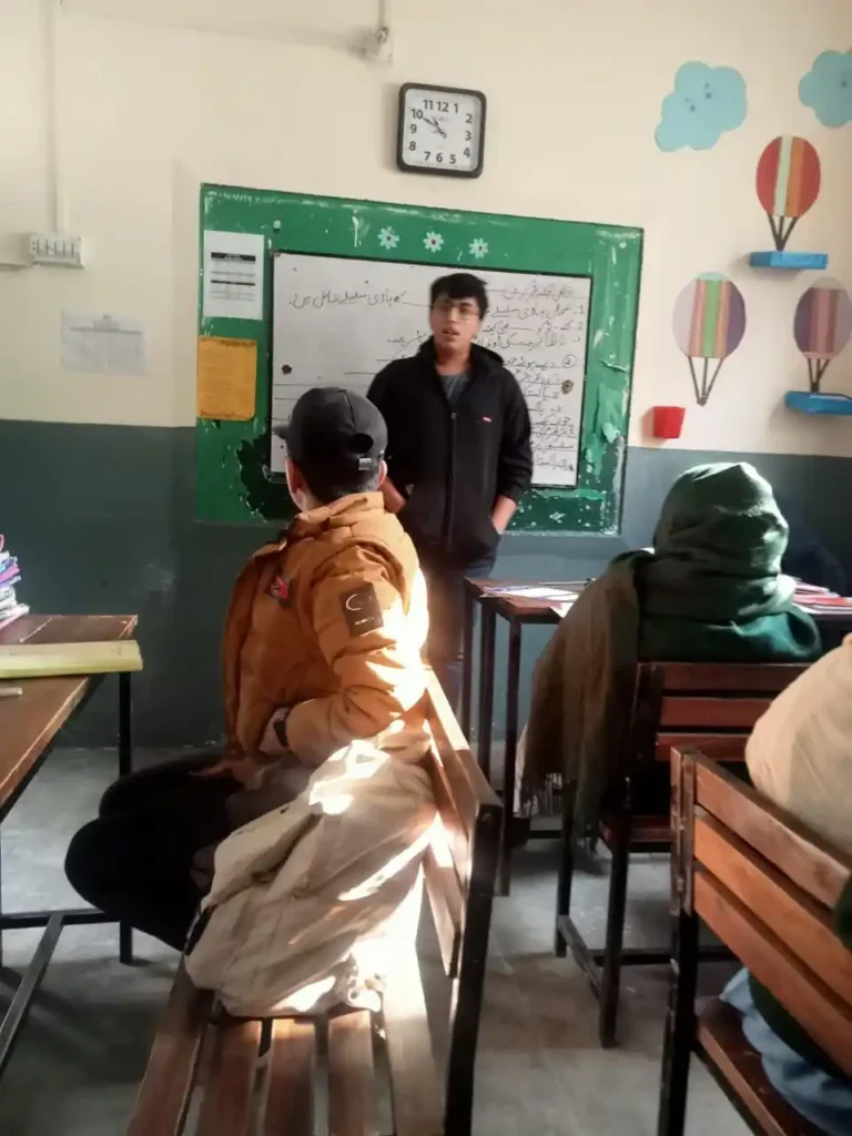 Yahya Amir teaching AI to TCF students in a classroom setting.