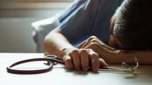 over-80-percent-of-pakistani-doctors-are-overworked-and-exhausted