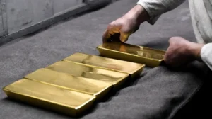 gold-and-silver-surge-to-record-highs-on-geopolitical-economic-uncertainty