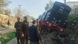 green-line-passenger-train-derails-at-rawalpindi-railway-station
