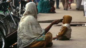 beggars-flood-pakistans-biggest-industrial-city-seeking-eidi