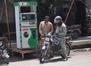 govt-very-close-to-provide-discounted-petrol-in-pakistan-despite-war-pressure
