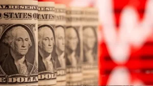 us-dollars-share-of-global-reserves-falls-to-30-year-low-as-world-wants-gold-imf