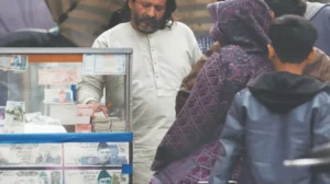 traders-selling-new-currency-notes-in-black-despite-sbp-assurances