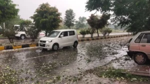 pmdc-warns-karachi-residents-amid-heavy-rain-and-strong-winds