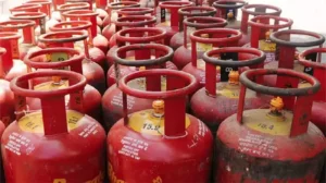govt-orders-nationwide-crackdown-to-ensure-lpg-supply-at-official-prices