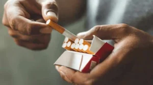 govt-caught-sleeping-as-half-of-pakistans-cigarette-industry-now-in-illegal-hands