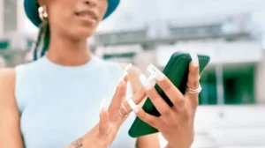 student-creates-nail-polish-that-works-as-a-touchscreen-stylus