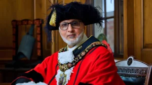 british-pakistani-former-taxi-driver-becomes-new-mayor-of-manchester