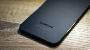 samsung-patent-shows-rollable-phone-with-moving-camera-module