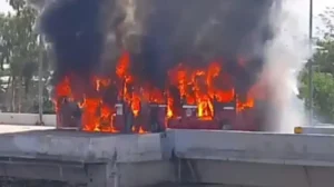 metro-bus-catches-fire-in-rawalpindi-videos