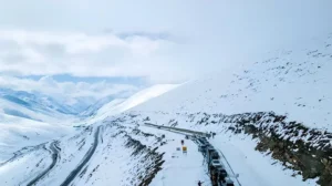 unseasonal-snowfall-turns-babusar-top-into-a-winter-wonderland
