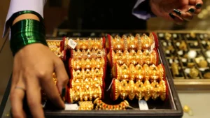 gold-rate-suddenly-jumps-in-pakistan-after-uae-markets-panic-over-war-news