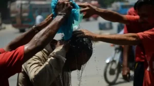 10-dead-as-heatwave-intensifies-in-karachi