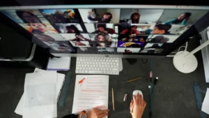 uae-schools-opt-for-online-learning-as-war-returns
