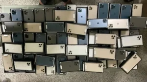 customs-seize-rs-3-6-million-worth-of-iphones-and-macbooks-at-islamabad-airport