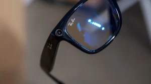 man-secretly-records-woman-with-smart-glasses-demands-money-to-delete-video