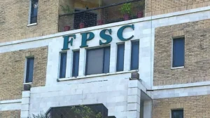 candidates-stranded-outside-exam-center-after-fpsc-mismanagement