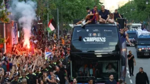 barcelona-star-waves-palestine-flag-during-title-parade