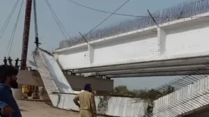 section-of-a-major-bridge-in-sindh-collapses-during-construction