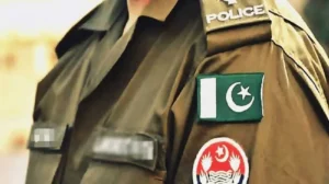 lahore-police-officers-allegedly-team-up-with-transgenders-to-honey-trap-citizens
