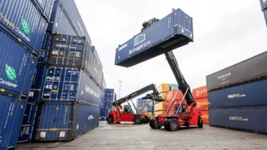 karachi-port-sets-its-biggest-ever-cargo-handling-record