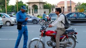 lahore-traffic-police-capture-motorist-owing-over-rs-2-million-in-e-challans