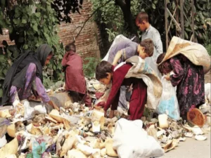 nearly-1-in-3-pakistanis-now-living-in-poverty-economic-survey
