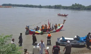 kp-hosts-first-ever-dragon-boat-festival-on-kabul-river