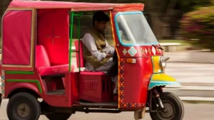 lahore-traffic-police-launches-new-facility-for-rickshaw-drivers