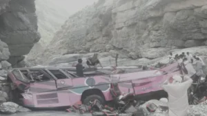 quetta-to-peshawar-bus-crash-kills-40