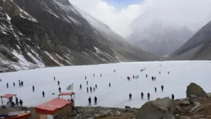 tourist-killed-after-glacier-collapse-near-famous-lake-in-swat