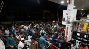 no-petrol-shortage-in-pakistan-govt