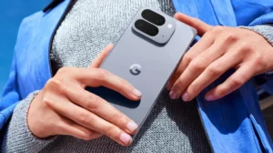googles-new-foldable-phone-appears-in-official-teaser-video